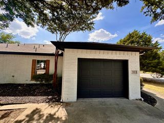 901 SE 10th Street, Grand Prairie, TX 75051