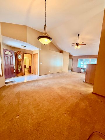 6198 Avocet Circle, Hobart, IN 46342