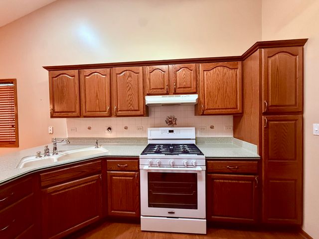 6198 Avocet Circle, Hobart, IN 46342