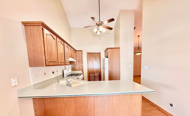 6198 Avocet Circle, Hobart, IN 46342