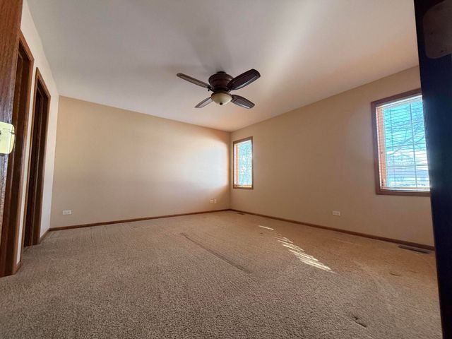 6198 Avocet Circle, Hobart, IN 46342