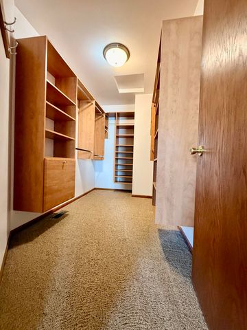 6198 Avocet Circle, Hobart, IN 46342