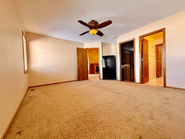 6198 Avocet Circle, Hobart, IN 46342