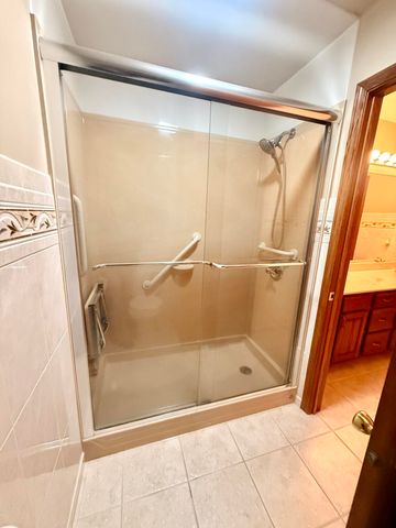 6198 Avocet Circle, Hobart, IN 46342