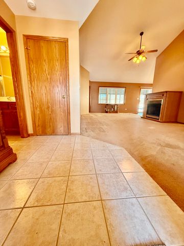 6198 Avocet Circle, Hobart, IN 46342