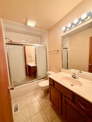 6198 Avocet Circle, Hobart, IN 46342