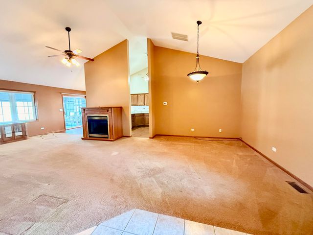 6198 Avocet Circle, Hobart, IN 46342