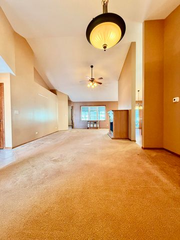 6198 Avocet Circle, Hobart, IN 46342