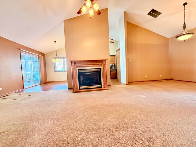 6198 Avocet Circle, Hobart, IN 46342