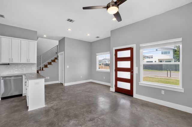 6303 Santos ST A, Austin, TX 78741