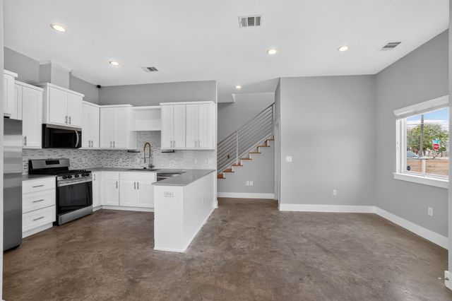 6303 Santos ST A, Austin, TX 78741