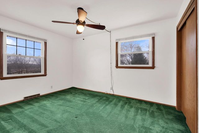 525 Catskill ROAD, Waukesha, WI 53186