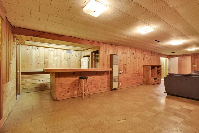 525 Catskill ROAD, Waukesha, WI 53186