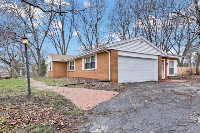 525 Catskill ROAD, Waukesha, WI 53186
