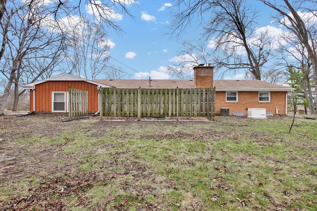525 Catskill ROAD, Waukesha, WI 53186