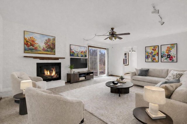 525 Catskill ROAD, Waukesha, WI 53186