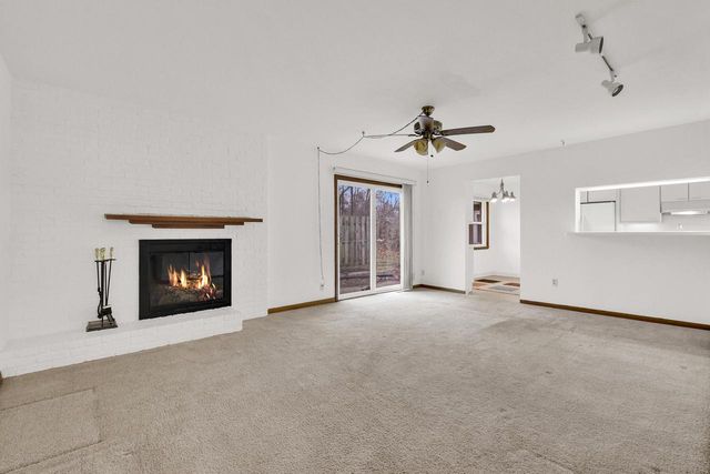 525 Catskill ROAD, Waukesha, WI 53186