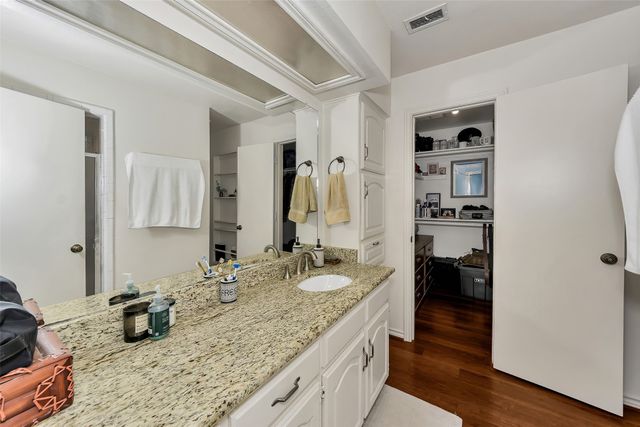 2425 Northgate Drive W, Irving, TX 75062