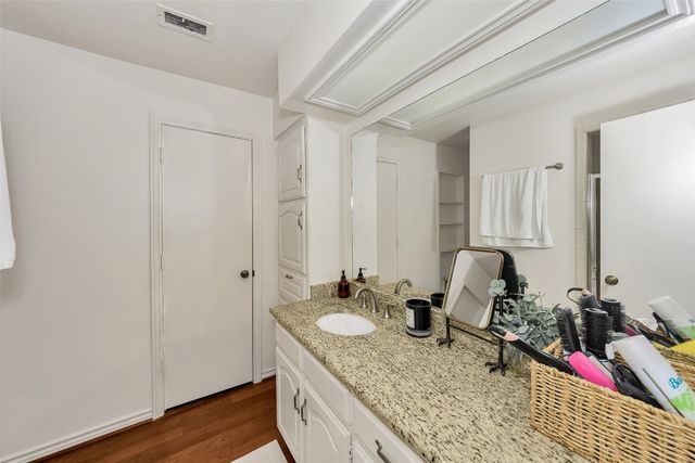 2425 Northgate Drive W, Irving, TX 75062