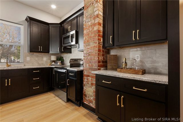 1935 Center, New Albany, IN 47150