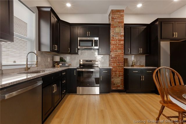 1935 Center, New Albany, IN 47150