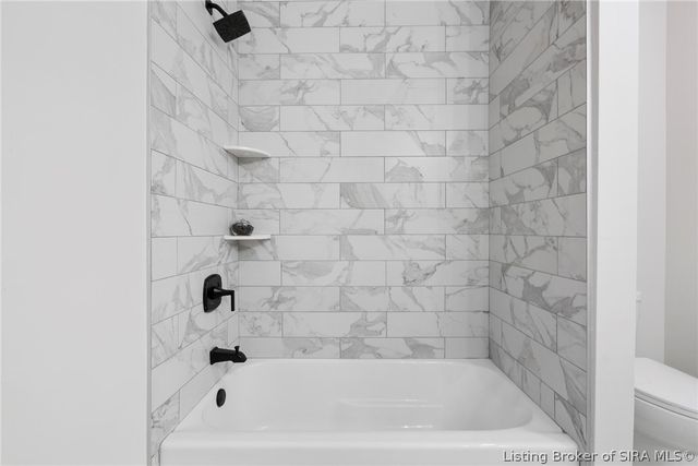 1935 Center, New Albany, IN 47150