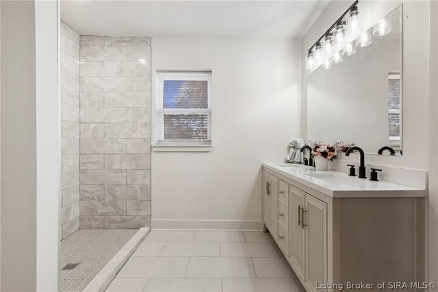 1935 Center, New Albany, IN 47150