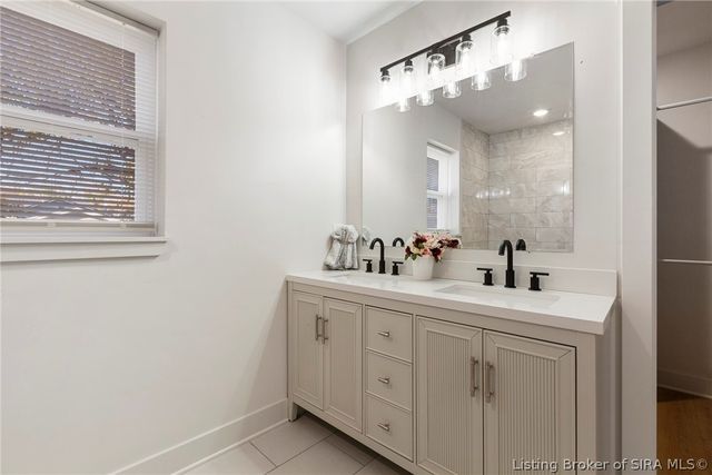 1935 Center, New Albany, IN 47150