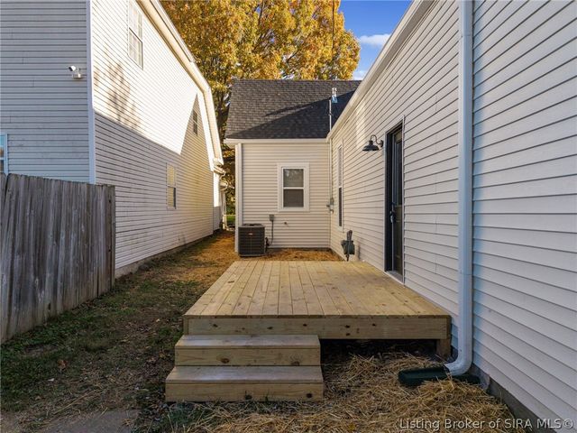 1935 Center, New Albany, IN 47150