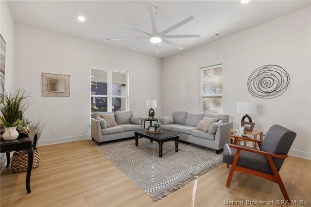 1935 Center, New Albany, IN 47150