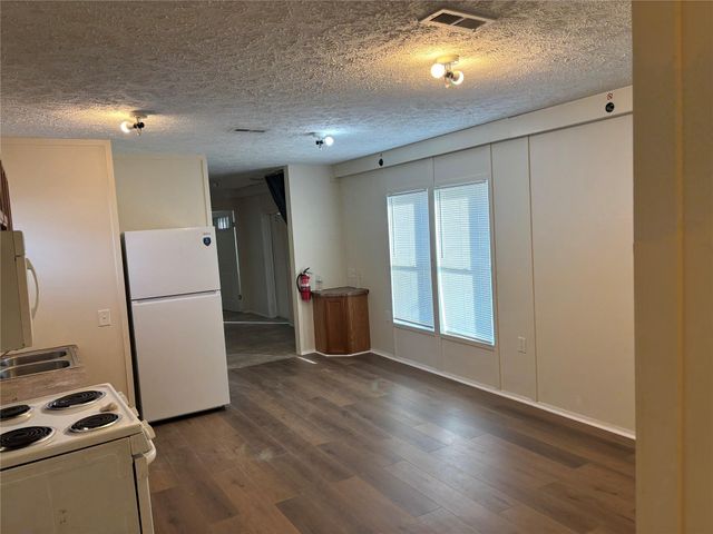 608 Clear Lake Unit B Road A, Highlands, TX 77562