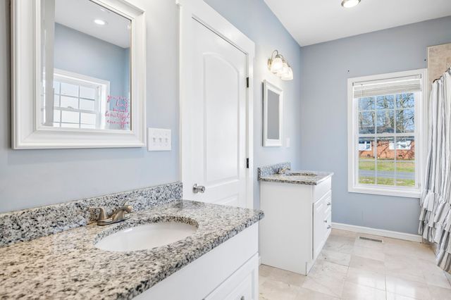 702 Forrest Dr, Tullahoma, TN 37388