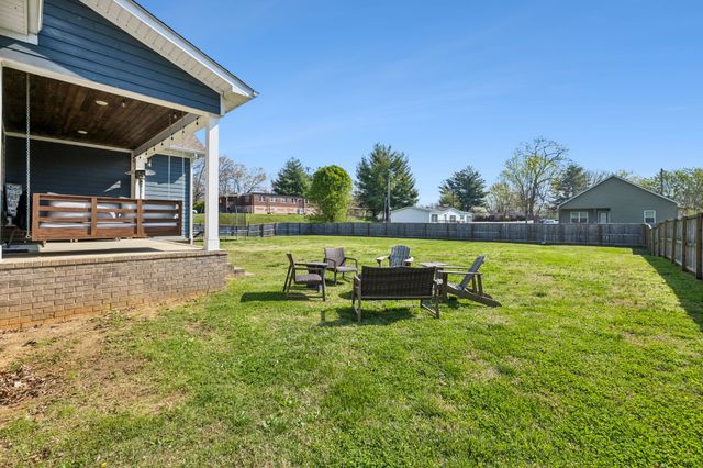 702 Forrest Dr, Tullahoma, TN 37388