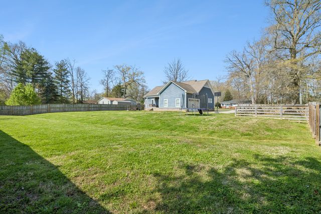 702 Forrest Dr, Tullahoma, TN 37388