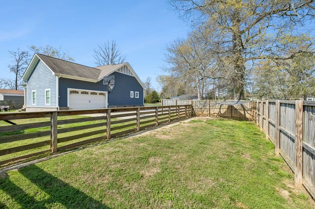 702 Forrest Dr, Tullahoma, TN 37388