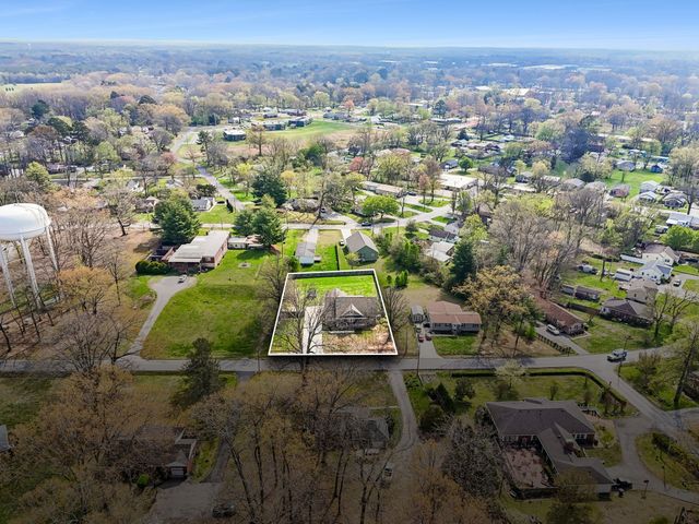 702 Forrest Dr, Tullahoma, TN 37388