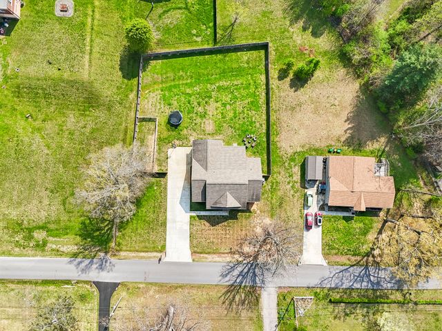 702 Forrest Dr, Tullahoma, TN 37388