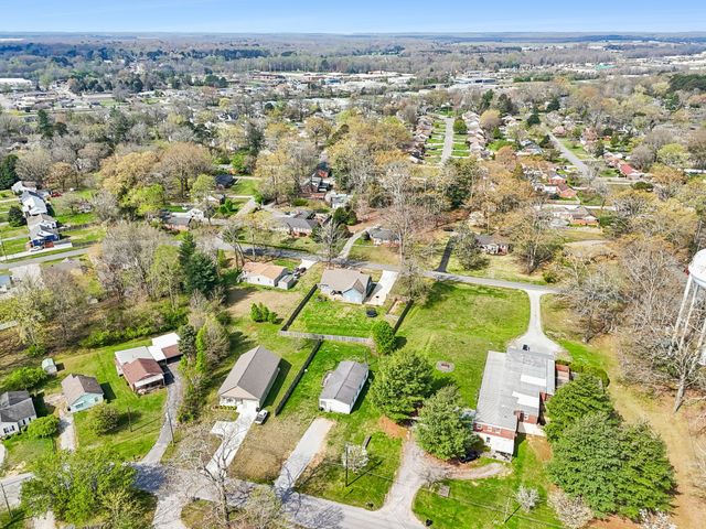 702 Forrest Dr, Tullahoma, TN 37388