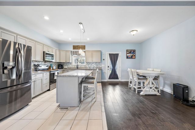 702 Forrest Dr, Tullahoma, TN 37388