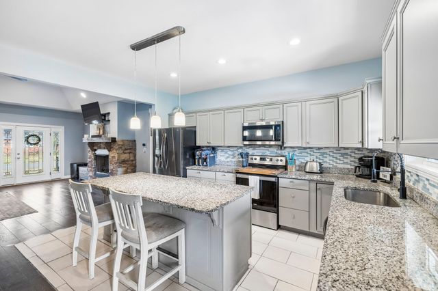 702 Forrest Dr, Tullahoma, TN 37388