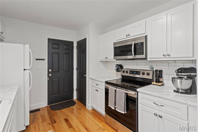 12075 Autumn Lakes Drive, Maryland Heights, MO 63043