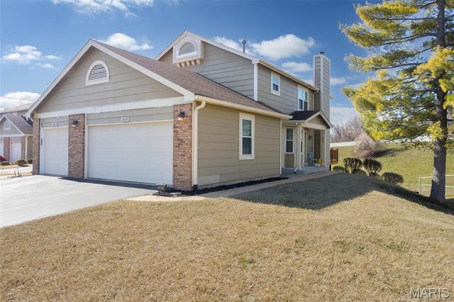 12075 Autumn Lakes Drive, Maryland Heights, MO 63043