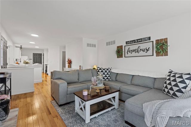 12075 Autumn Lakes Drive, Maryland Heights, MO 63043