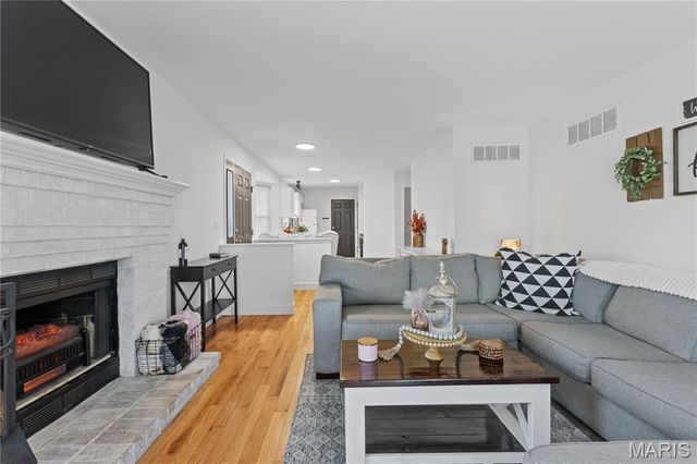 12075 Autumn Lakes Drive, Maryland Heights, MO 63043