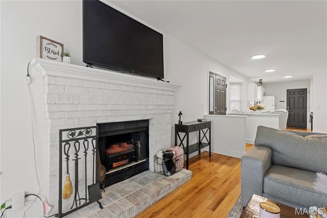 12075 Autumn Lakes Drive, Maryland Heights, MO 63043