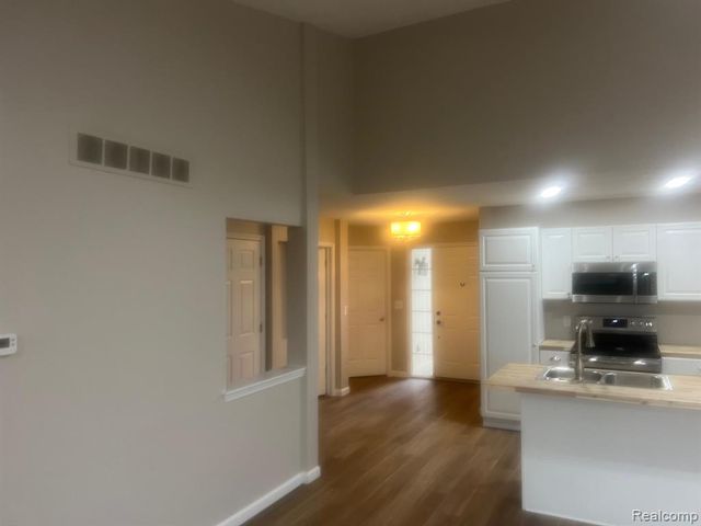 37378 Amhurst Drive, Westland, MI 48185