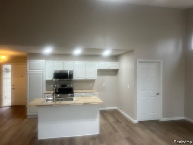 37378 Amhurst Drive, Westland, MI 48185