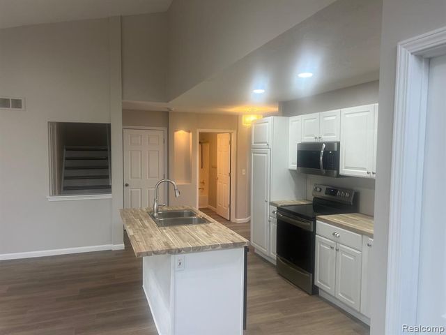 37378 Amhurst Drive, Westland, MI 48185