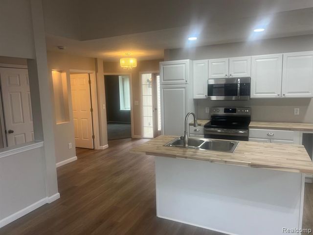 37378 Amhurst Drive, Westland, MI 48185