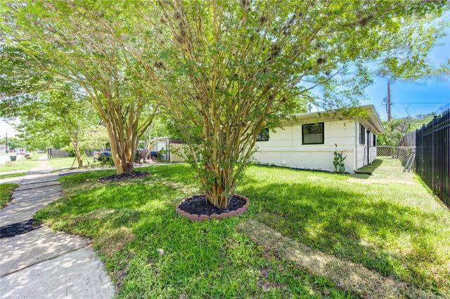 4914 Pershing Street, Houston, TX 77033